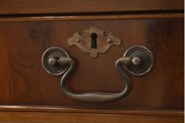 中古　美品　イギリスブランド家具　ロスジョン(ROSJOHN)　脚部まで凝ったデザインが高級感を醸し出すデスク(在宅用、ワークデスク、在宅ワーク用、両袖机、オフィスデスク)(定価約90万円)(R-060146)