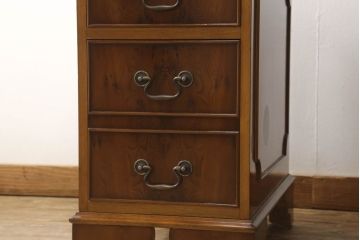 中古　美品　イギリスブランド家具　ロスジョン(ROSJOHN)　脚部まで凝ったデザインが高級感を醸し出すデスク(在宅用、ワークデスク、在宅ワーク用、両袖机、オフィスデスク)(定価約90万円)(R-060146)