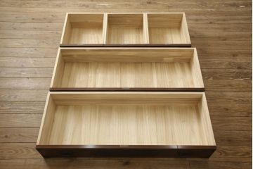 中古　美品　龍の金具が目を引く、威風堂々とした佇まいが魅力の南部箪笥(車箪笥、引き出し、収納箪笥、サイドチェスト)(定価約58万円)(R-060147)