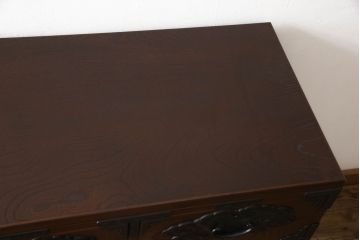 中古　美品　龍の金具が目を引く、威風堂々とした佇まいが魅力の南部箪笥(車箪笥、引き出し、収納箪笥、サイドチェスト)(定価約58万円)(R-060147)