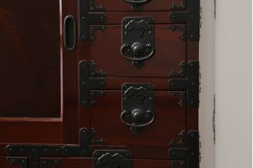 和製アンティーク　最高級　超美品　漆塗直し済み　三方欅(ケヤキ)　漆の艶が魅力的な二本松帳場箪笥(二本松箪笥、収納箪笥、小引き出し、戸棚)(R-060152)