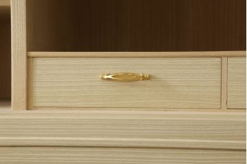 中古　美品　国産　職人手造り　上品な佇まいが魅力的な紀州総桐箪笥(胴丸、総桐たんす、引き出し、着物箪笥、衣装タンス)(定価推定約150万円)(R-060153)