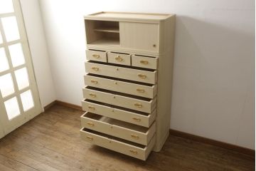 中古　美品　国産　職人手造り　上品な佇まいが魅力的な紀州総桐箪笥(胴丸、総桐たんす、引き出し、着物箪笥、衣装タンス)(定価推定約120万円)(R-060154)