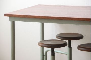 ユニークなデザインが魅力的な格納スツール8脚付きテーブル(8人用ダイニングテーブル、作業台、ワークスペース)(R-060167)