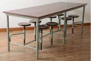 ユニークなデザインが魅力的な格納スツール8脚付きテーブル(8人用ダイニングテーブル、作業台、ワークスペース)(R-060177)