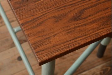 ユニークなデザインが魅力的な格納スツール8脚付きテーブル(8人用ダイニングテーブル、作業台、ワークスペース)(R-060177)