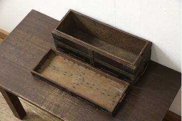 和製アンティーク　超希少　博物館クラス!!　明和元年　約250年前　総栗材　経年を感じる金具と木肌の風合いが味わい深い千両箱(船箪笥、舟箪笥、銭箱、木箱)(R-060178)