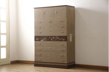 中古　美品　国産　職人手造り　上品な雰囲気を醸し出す蒔絵入り総桐箪笥(桐たんす、着物箪笥、衣装箪笥、収納箪笥、和タンス、引き出し)(R-060179)