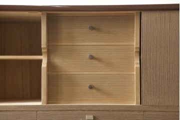 中古　美品　国産　職人手造り　上品な雰囲気を醸し出す蒔絵入り総桐箪笥(桐たんす、着物箪笥、衣装箪笥、収納箪笥、和タンス、引き出し)(R-060179)