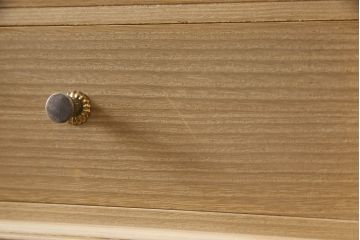 中古　美品　国産　職人手造り　上品な雰囲気を醸し出す蒔絵入り総桐箪笥(桐たんす、着物箪笥、衣装箪笥、収納箪笥、和タンス、引き出し)(R-060179)