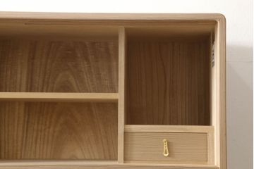 中古　国産　職人手造り　可憐な花の絵柄が美しい蒔絵入り総桐箪笥(並厚、桐たんす、衣装箪笥、収納箪笥、着物箪笥、和タンス、引き出し)(R-060180)