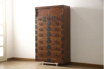 中古　美品　岩谷堂箪笥　見事な金具と美しい杢目が魅力の重ね箪笥(引き出し、衣装箪笥、収納タンス、洋服箪笥)(R-060181)