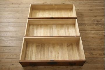 中古　美品　岩谷堂箪笥　見事な金具と美しい杢目が魅力の重ね箪笥(引き出し、衣装箪笥、収納タンス、洋服箪笥)(R-060181)