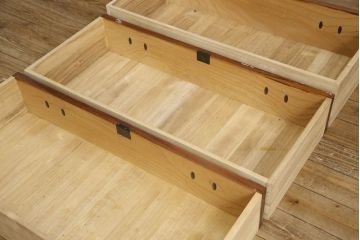 中古　美品　岩谷堂箪笥　見事な金具と美しい杢目が魅力の重ね箪笥(引き出し、衣装箪笥、収納タンス、洋服箪笥)(R-060181)