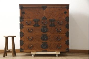 中古　岩谷堂箪笥　脚(台輪)付きリメイク　重厚で上品な金具の整理箪笥(収納箪笥、衣装箪笥、引き出し、和タンス)(R-060182)