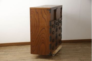 中古　岩谷堂箪笥　脚(台輪)付きリメイク　重厚で上品な金具の整理箪笥(収納箪笥、衣装箪笥、引き出し、和タンス)(R-060182)