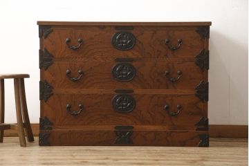 中古　岩谷堂箪笥　天板付きリメイク　重厚で上品な金具の整理箪笥(収納箪笥、衣装箪笥、引き出し、和タンス)(R-060183)
