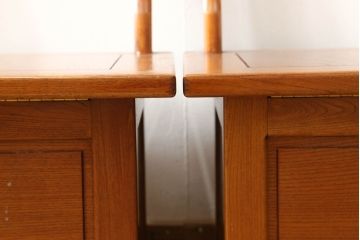 中古　民芸家具　欅(ケヤキ)　収納付きで便利な囲炉裏チェア2脚セット(椅子、ダイニングチェア、板座チェア)(R-060184)