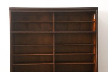 中古　美品　北海道民芸家具　美しい木肌とシックな佇まいが魅力的な重ね戸棚(収納棚、食器棚、飾り棚、キャビネット)(R-060193)