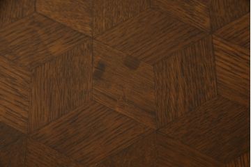 フランスアンティーク　オーク材　パーケット天板と上品で凝ったデザインが魅力的なダイニングテーブル(2人掛け、4人掛けテーブル)(R-060194)