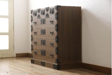 中古　美品　栃木県伝統工芸品　飾り金具が品の良さを高める大塚の総桐箪笥(桐箪笥、和タンス、衣装箪笥、着物箪笥、桐たんす)(R-060195)