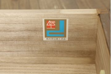 中古　美品　栃木県伝統工芸品　飾り金具が品の良さを高める大塚の総桐箪笥(桐箪笥、和タンス、衣装箪笥、着物箪笥、桐たんす)(R-060195)