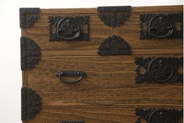 中古　美品　栃木県伝統工芸品　飾り金具が品の良さを高める大塚の総桐箪笥(桐箪笥、和タンス、衣装箪笥、着物箪笥、桐たんす)(R-060195)