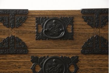 中古　美品　栃木県伝統工芸品　飾り金具が品の良さを高める大塚の総桐箪笥(桐箪笥、和タンス、衣装箪笥、着物箪笥、桐たんす)(R-060195)