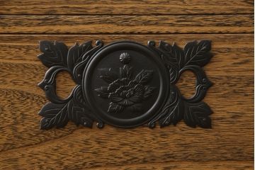 中古　美品　栃木県伝統工芸品　飾り金具が品の良さを高める大塚の総桐箪笥(桐箪笥、和タンス、衣装箪笥、着物箪笥、桐たんす)(R-060195)