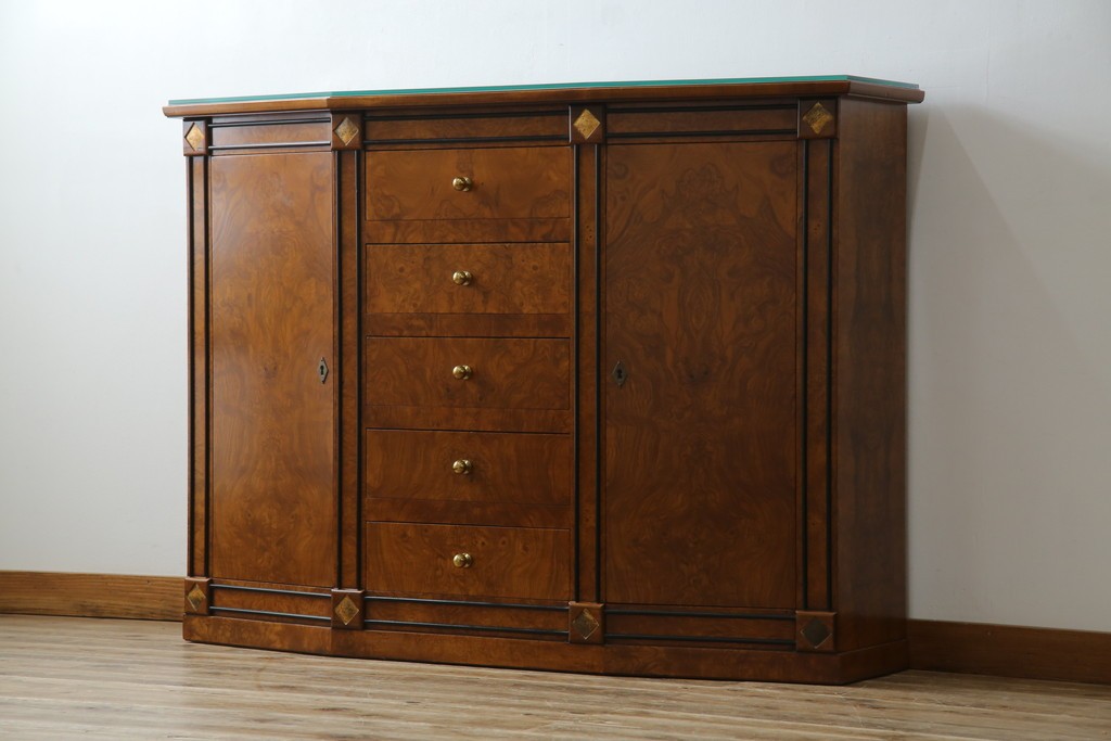 中古　超美品　イタリア最高級!!　IDC大塚家具取り扱い　ジエンメ(Giemme)　すっきりとした上品なデザインが高級な雰囲気を醸し出すサイドボード　定価約120万円相当　(R-060196)