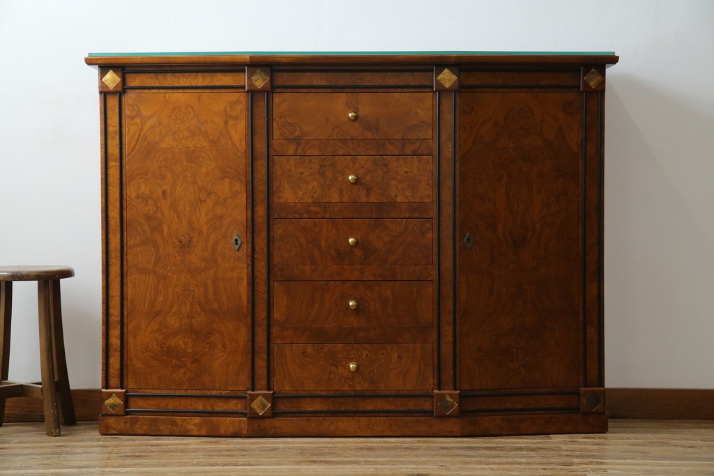 中古　超美品　イタリア最高級!!　IDC大塚家具取り扱い　ジエンメ(Giemme)　すっきりとした上品なデザインが高級な雰囲気を醸し出すサイドボード　定価約120万円相当　(R-060196)