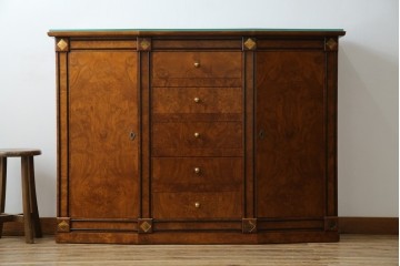 中古　超美品　イタリア最高級!!　IDC大塚家具取り扱い　ジエンメ(Giemme)　すっきりとした上品なデザインが高級な雰囲気を醸し出すサイドボード　定価約120万円相当　(R-060196)