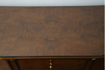 中古　超美品　イタリア最高級!!　IDC大塚家具取り扱い　ジエンメ(Giemme)　すっきりとした上品なデザインが高級な雰囲気を醸し出すサイドボード　定価約120万円相当　(R-060196)