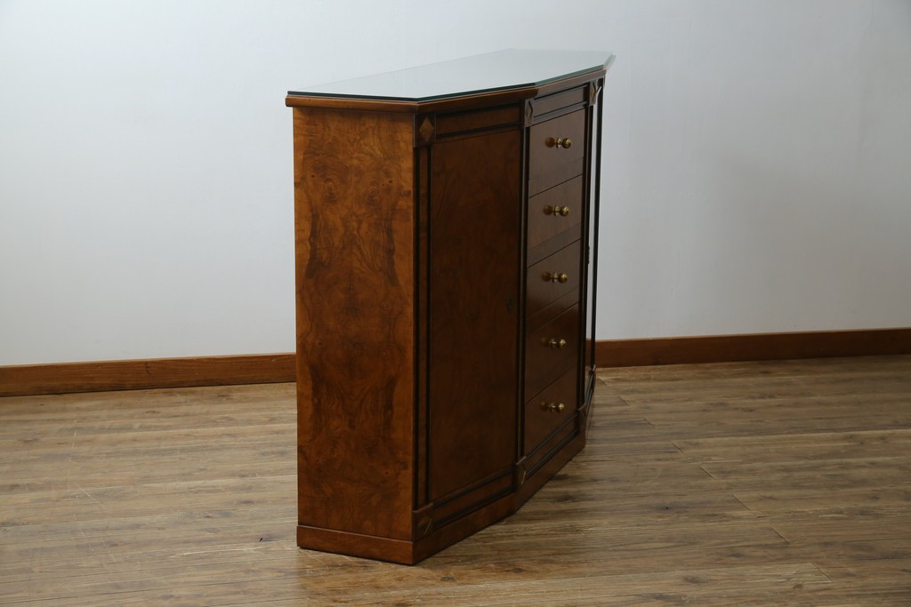 中古　超美品　イタリア最高級!!　IDC大塚家具取り扱い　ジエンメ(Giemme)　すっきりとした上品なデザインが高級な雰囲気を醸し出すサイドボード　定価約120万円相当　(R-060196)