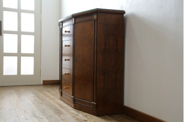 中古　超美品　イタリア最高級!!　IDC大塚家具取り扱い　ジエンメ(Giemme)　すっきりとした上品なデザインが高級な雰囲気を醸し出すサイドボード　定価約120万円相当　(R-060196)