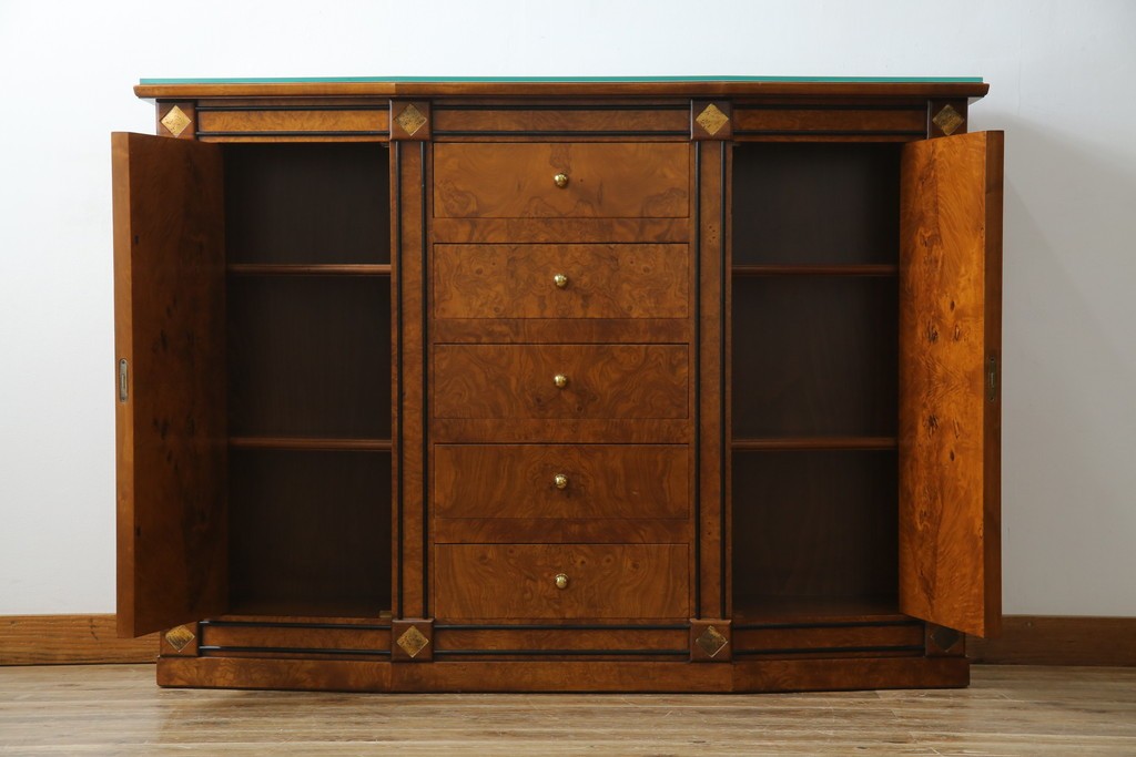 中古　超美品　イタリア最高級!!　IDC大塚家具取り扱い　ジエンメ(Giemme)　すっきりとした上品なデザインが高級な雰囲気を醸し出すサイドボード　定価約120万円相当　(R-060196)