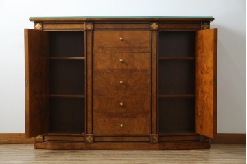 中古　超美品　イタリア最高級!!　IDC大塚家具取り扱い　ジエンメ(Giemme)　すっきりとした上品なデザインが高級な雰囲気を醸し出すサイドボード　定価約120万円相当　(R-060196)