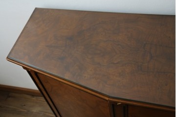 中古　超美品　イタリア最高級!!　IDC大塚家具取り扱い　ジエンメ(Giemme)　すっきりとした上品なデザインが高級な雰囲気を醸し出すサイドボード　定価約120万円相当　(R-060196)