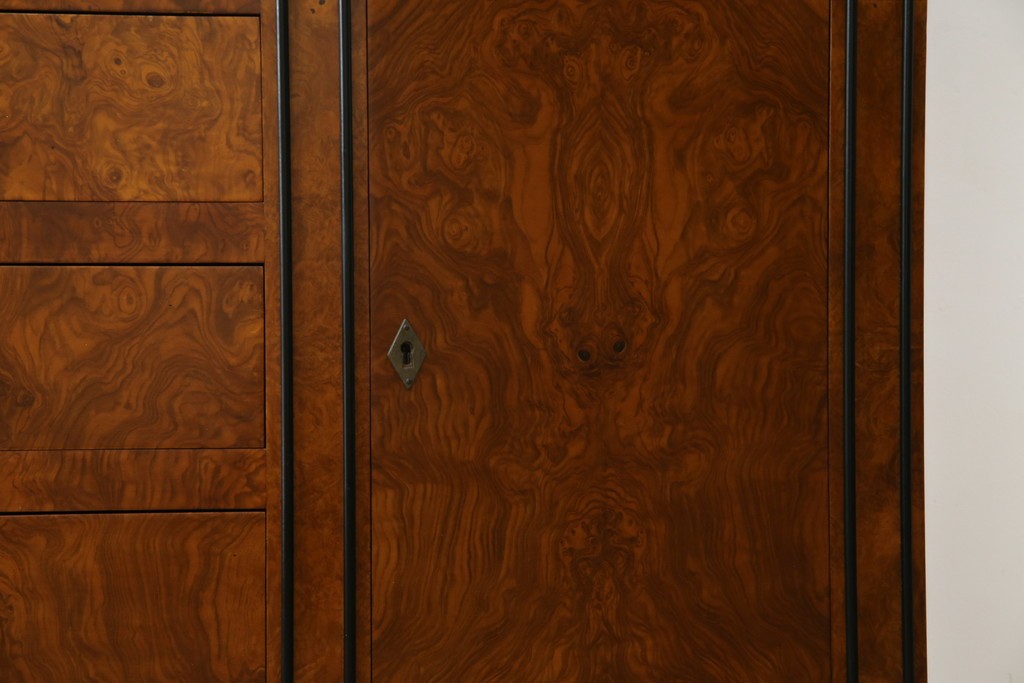 中古　超美品　イタリア最高級!!　IDC大塚家具取り扱い　ジエンメ(Giemme)　すっきりとした上品なデザインが高級な雰囲気を醸し出すサイドボード　定価約120万円相当　(R-060196)