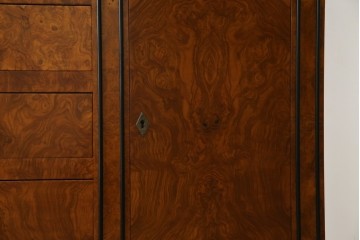 中古　超美品　イタリア最高級!!　IDC大塚家具取り扱い　ジエンメ(Giemme)　すっきりとした上品なデザインが高級な雰囲気を醸し出すサイドボード　定価約120万円相当　(R-060196)