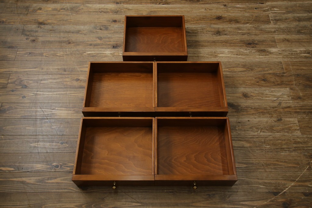 中古　超美品　イタリア最高級!!　IDC大塚家具取り扱い　ジエンメ(Giemme)　すっきりとした上品なデザインが高級な雰囲気を醸し出すサイドボード　定価約120万円相当　(R-060196)