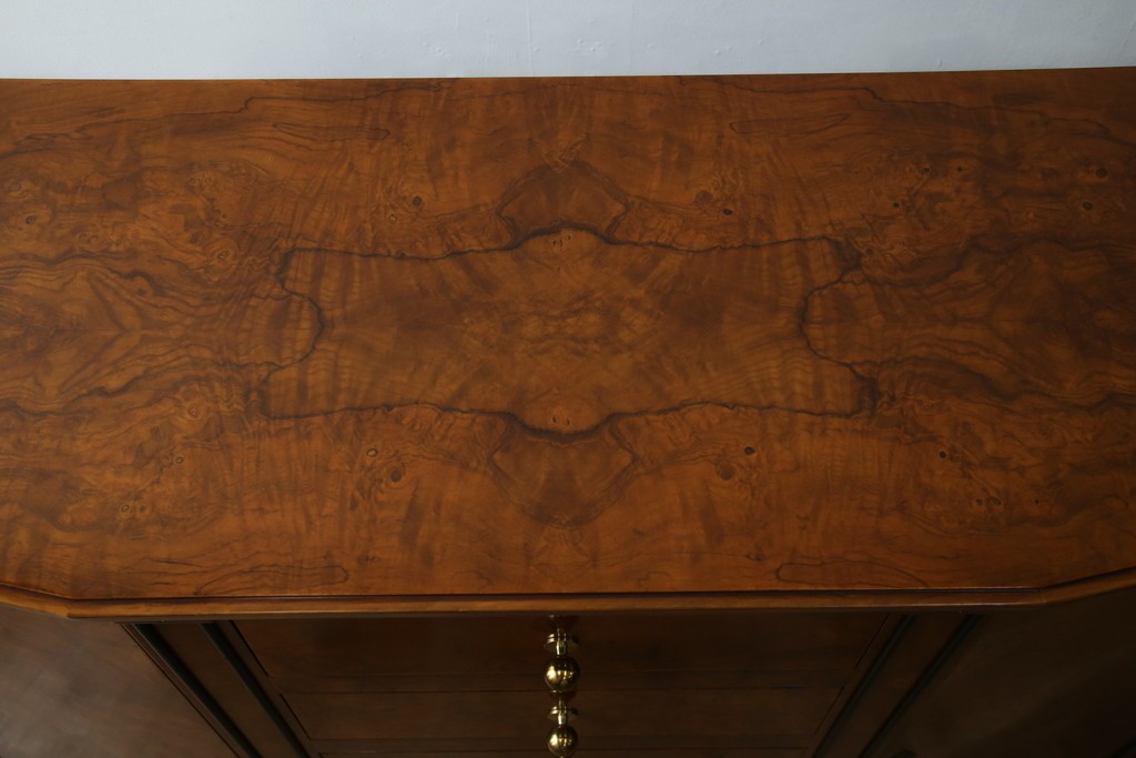 中古　超美品　イタリア最高級!!　IDC大塚家具取り扱い　ジエンメ(Giemme)　すっきりとした上品なデザインが高級な雰囲気を醸し出すサイドボード　定価約120万円相当　(R-060196)