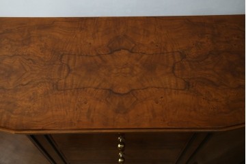 中古　超美品　イタリア最高級!!　IDC大塚家具取り扱い　ジエンメ(Giemme)　すっきりとした上品なデザインが高級な雰囲気を醸し出すサイドボード　定価約120万円相当　(R-060196)