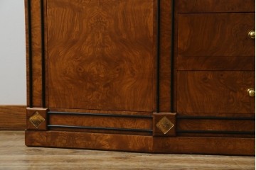 中古　超美品　イタリア最高級!!　IDC大塚家具取り扱い　ジエンメ(Giemme)　すっきりとした上品なデザインが高級な雰囲気を醸し出すサイドボード　定価約120万円相当　(R-060196)