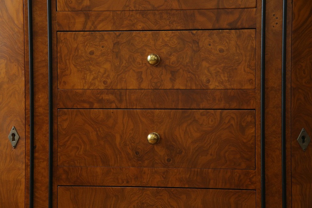 中古　超美品　イタリア最高級!!　IDC大塚家具取り扱い　ジエンメ(Giemme)　すっきりとした上品なデザインが高級な雰囲気を醸し出すサイドボード　定価約120万円相当　(R-060196)