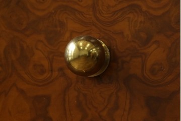 中古　超美品　イタリア最高級!!　IDC大塚家具取り扱い　ジエンメ(Giemme)　すっきりとした上品なデザインが高級な雰囲気を醸し出すサイドボード　定価約120万円相当　(R-060196)