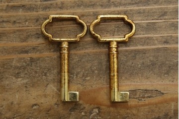 中古　超美品　イタリア最高級!!　IDC大塚家具取り扱い　ジエンメ(Giemme)　すっきりとした上品なデザインが高級な雰囲気を醸し出すサイドボード　定価約120万円相当　(R-060196)