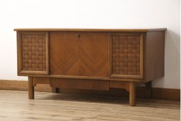 ビンテージ　アメリカブランド家具　LANE(レーン)　お部屋のアクセントになる素敵なデザインのローボード(ヴィンテージ、テレビ台、テレビボード、リビングボード、ブランケットボックス)(R-060202)