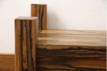 和製アンティーク　美品　総黒柿材張り　くっきりとした杢目が素晴らしい置き床(ローボード、飾り棚、収納棚)(R-060203)
