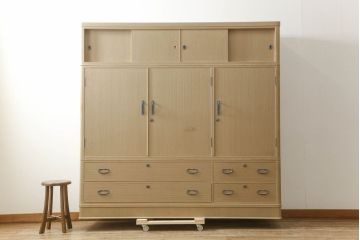 中古　六尺　明るい木肌が上品な雰囲気を醸し出す加茂桐箪笥(胴丸、桐たんす、着物箪笥、衣装箪笥、収納箪笥、和タンス、引き出し)(定価約240万円)(R-060205)